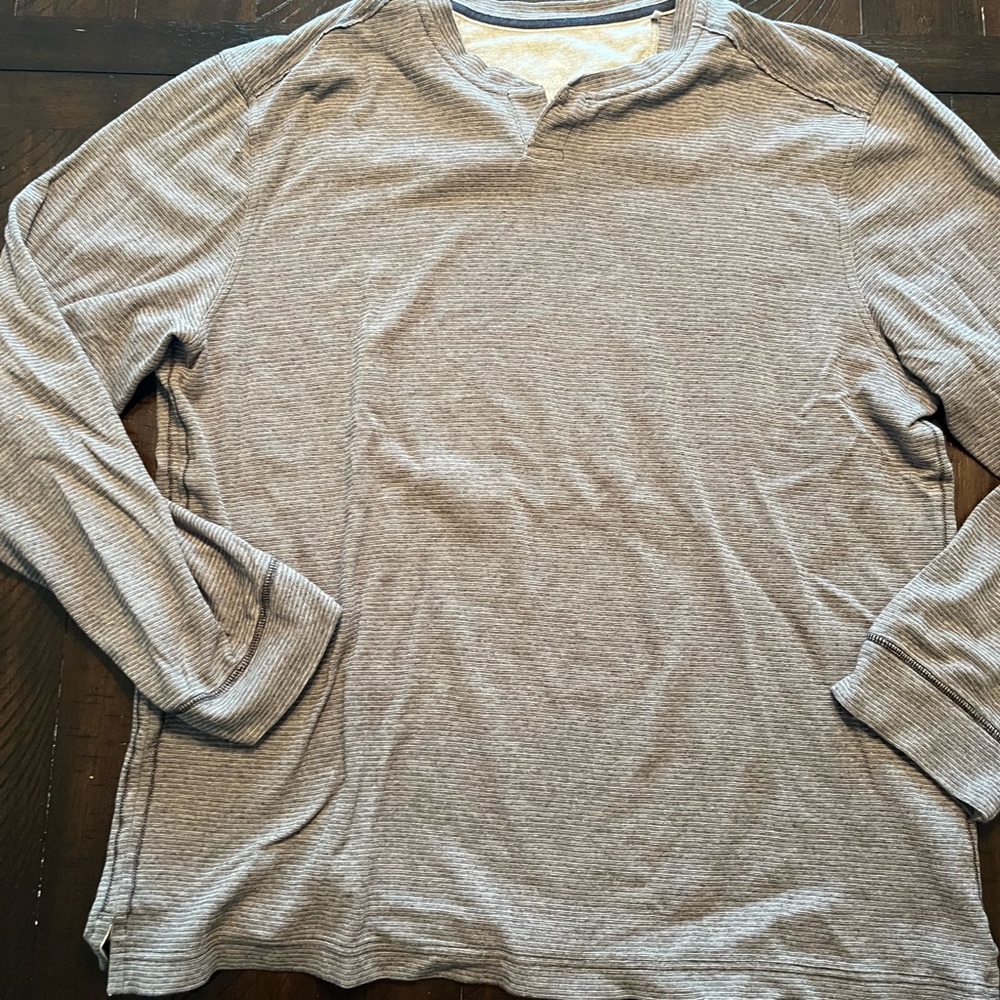 Tommy bahama long sleeve tee great condition
